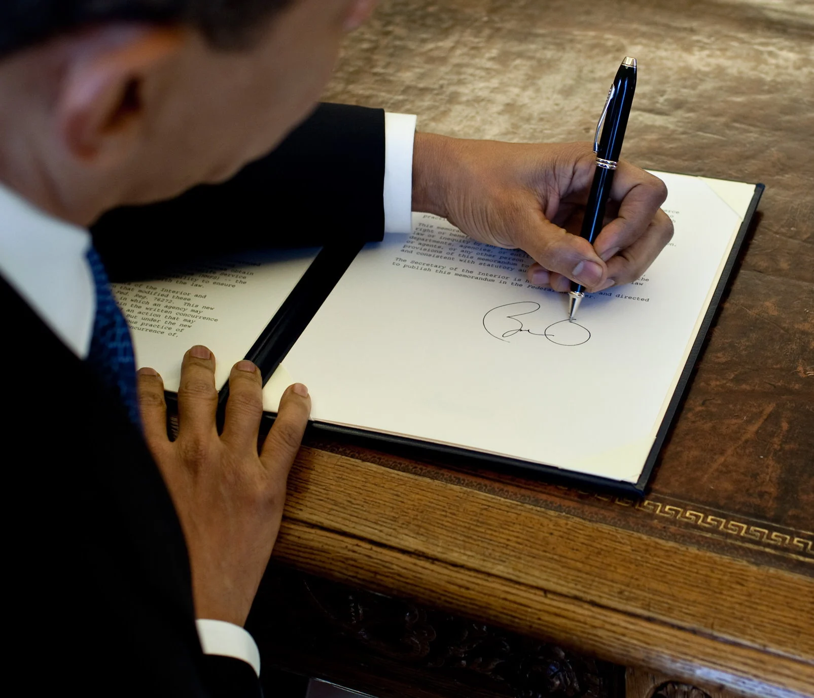 Left-Handed Scholarship 2022/2023 for Students