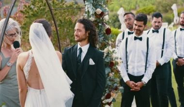How many people should I invite for my wedding