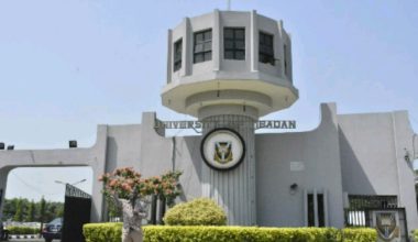 What is the cut off mark for medicine and surgery in University of Ibadan